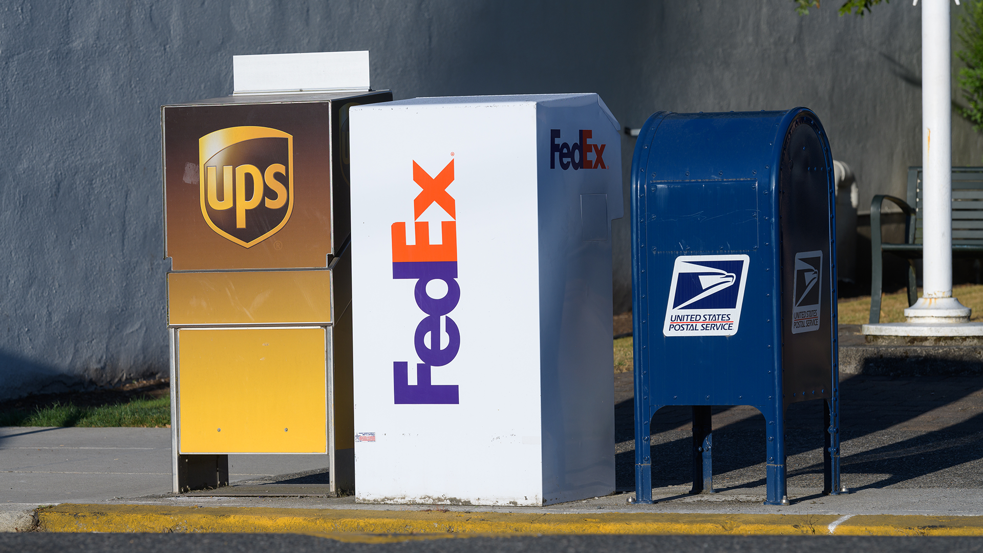 What UPS and FedEx’s Holiday Price War Can Do for Small Businesses | ICSC