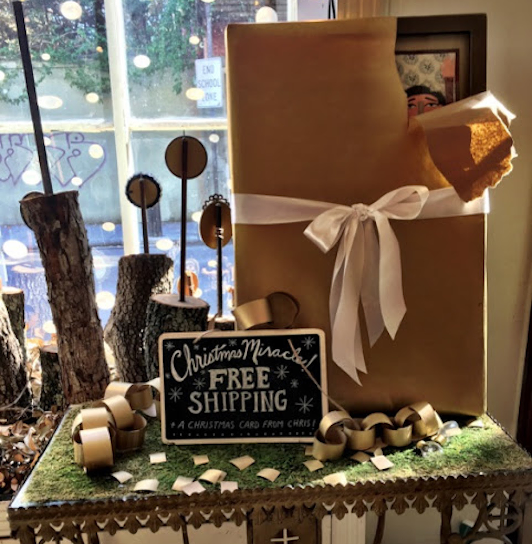 New Orleans’ Antieau Gallery promoted free shipping as a Christmas miracle.