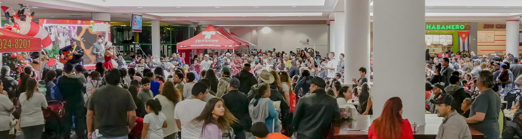 A Christmas concert at PlazAmericas