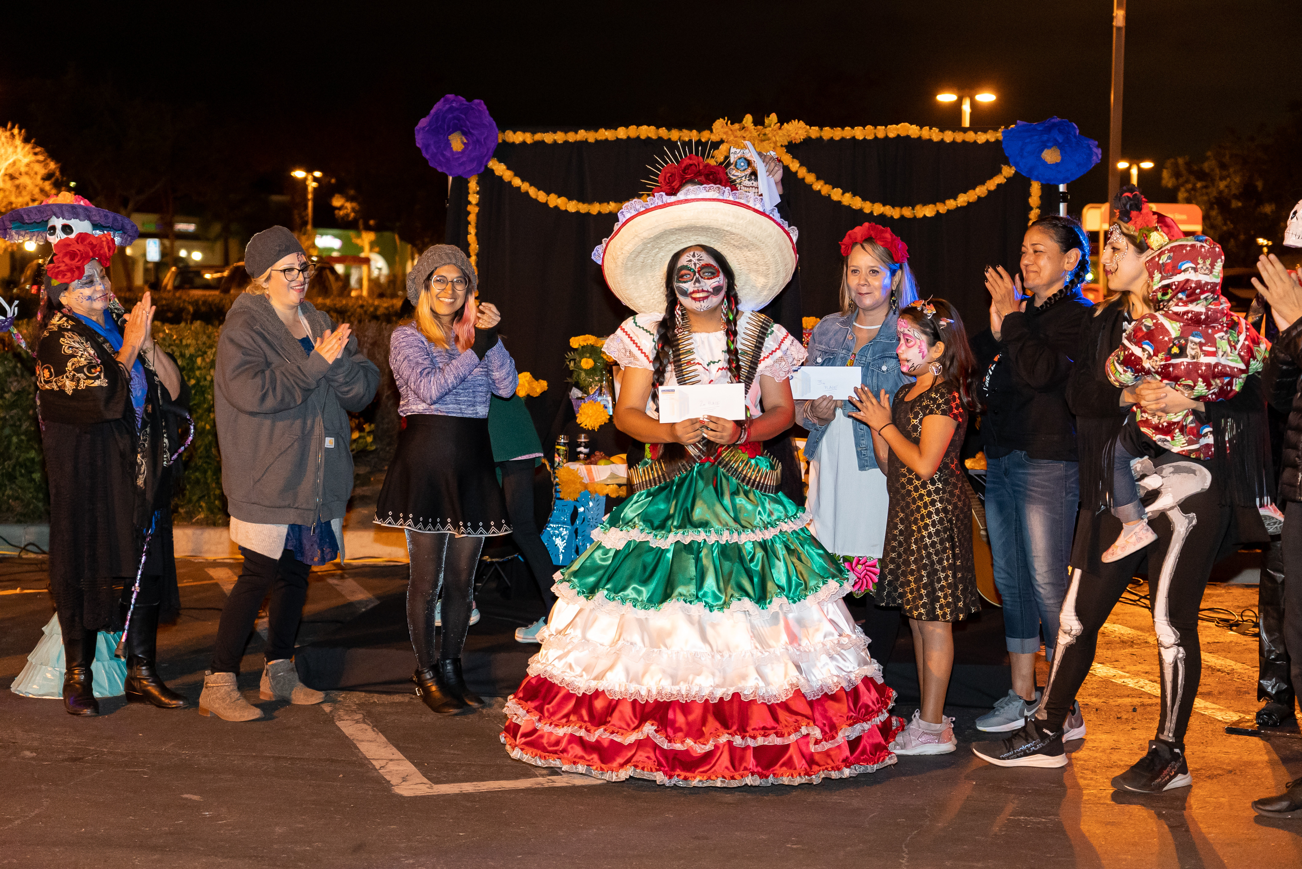 Chula Vista, California’s Terra Nova Plaza honored Hispanic consumers and educated the general public about the Dia de los Mu