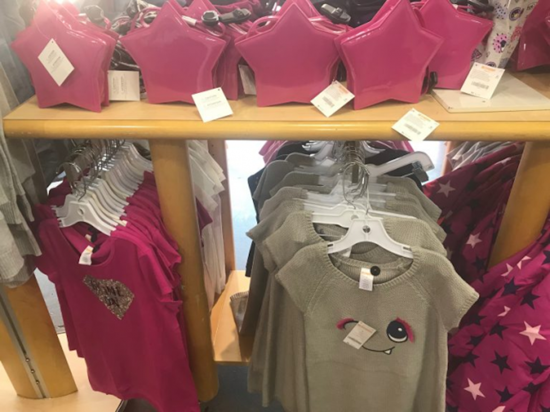 This Gymboree display cross-merchandises a range of shirts and sweaters with a matching purse.