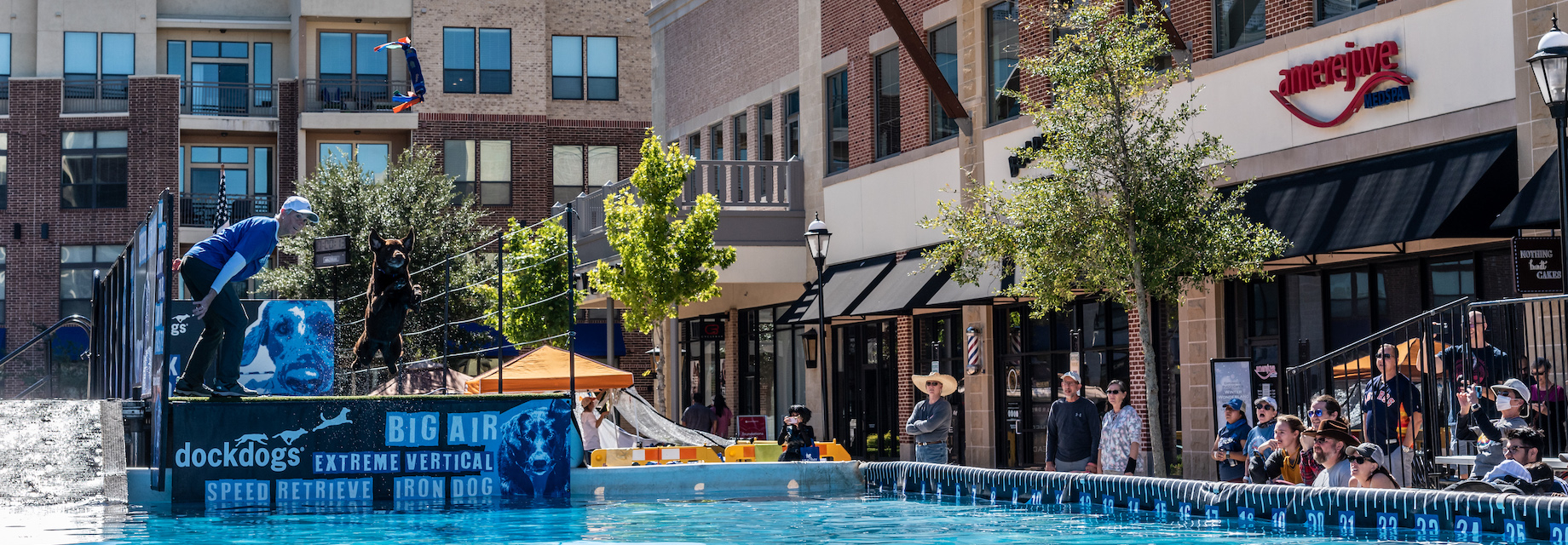 The shopper base at Poag Shopping Centers’ pet-friendly LaCenterra at Cinco Ranch in Katy, Texas, loves their dogs. The cente