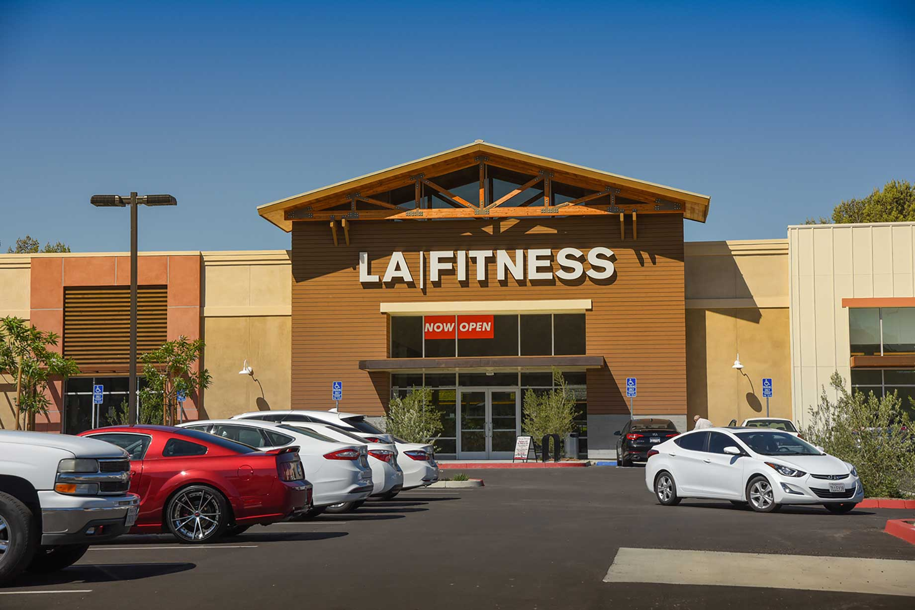 This LA Fitness property in Temecula, Calif., sold at a 6.13 percent cap rate