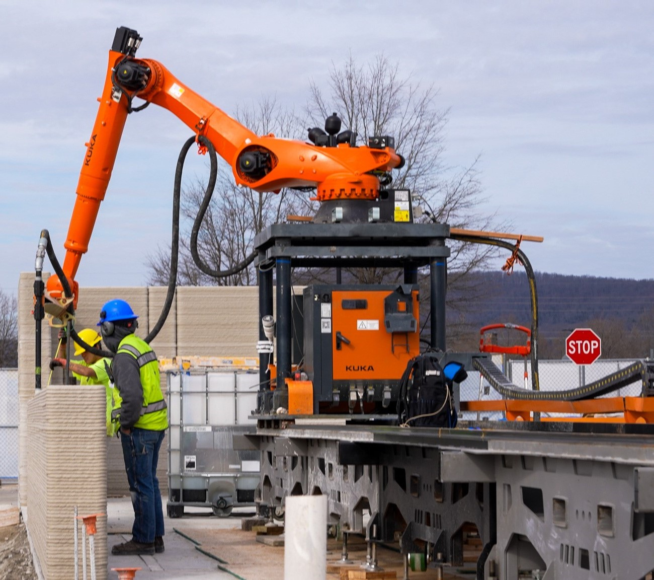 A code created for the building’s design tells Alquist 3D’s robotic extrusion arm how to “draw” Walmart’s walls as the printe