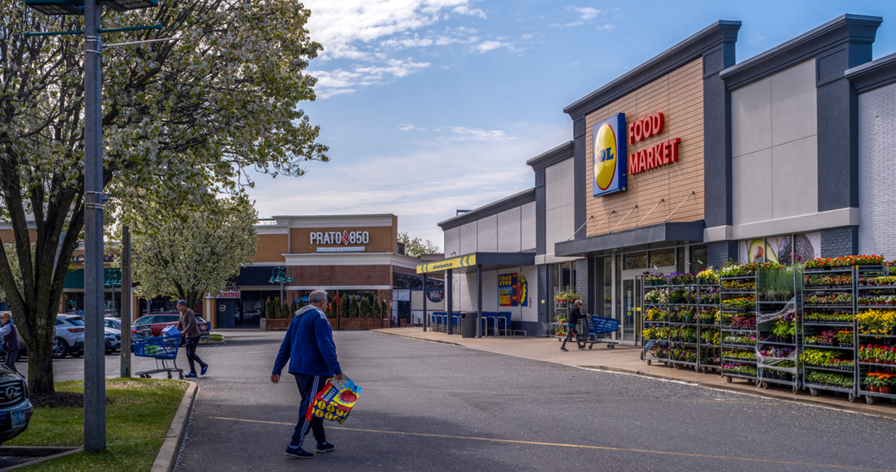 Brixmor paid $70 million for Mayfair Shopping Center in the Long Island, New York, town of Commack.