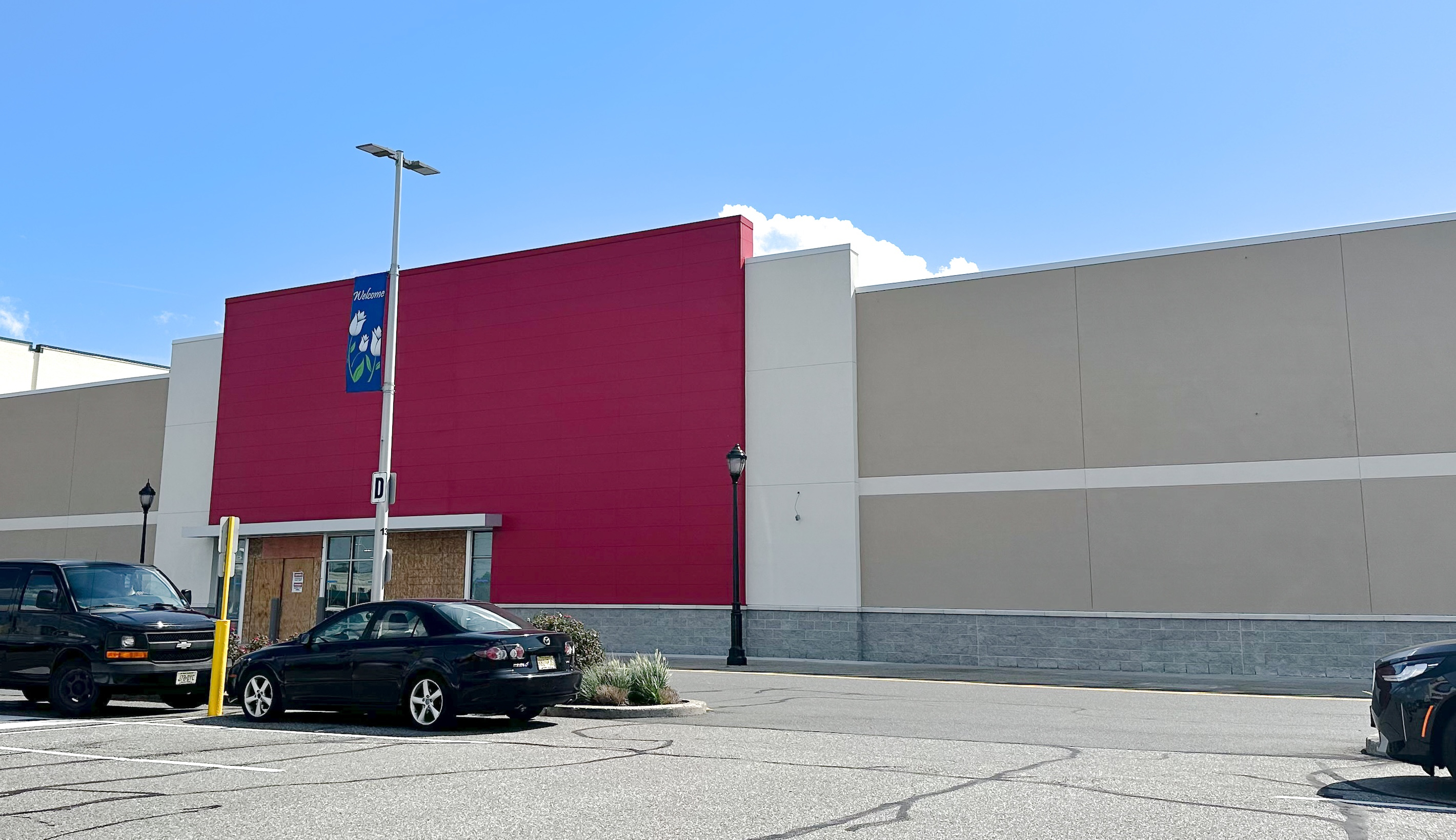 Levin Management’s 343,000-square-foot St. Georges Crossing power center in Woodbridge, New Jersey, reached full occupancy th
