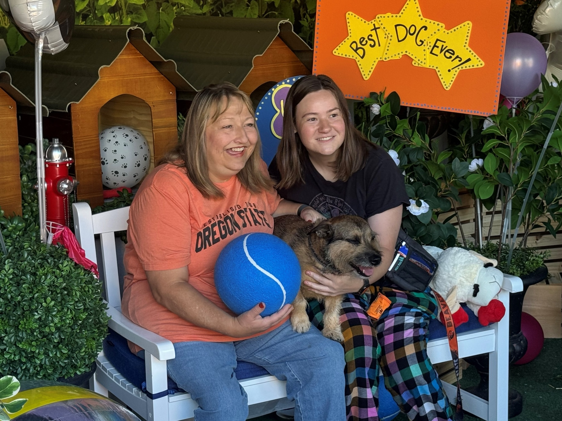 Donors could snap selfies with their dogs at the center’s whimsical, converted dog selfie station.