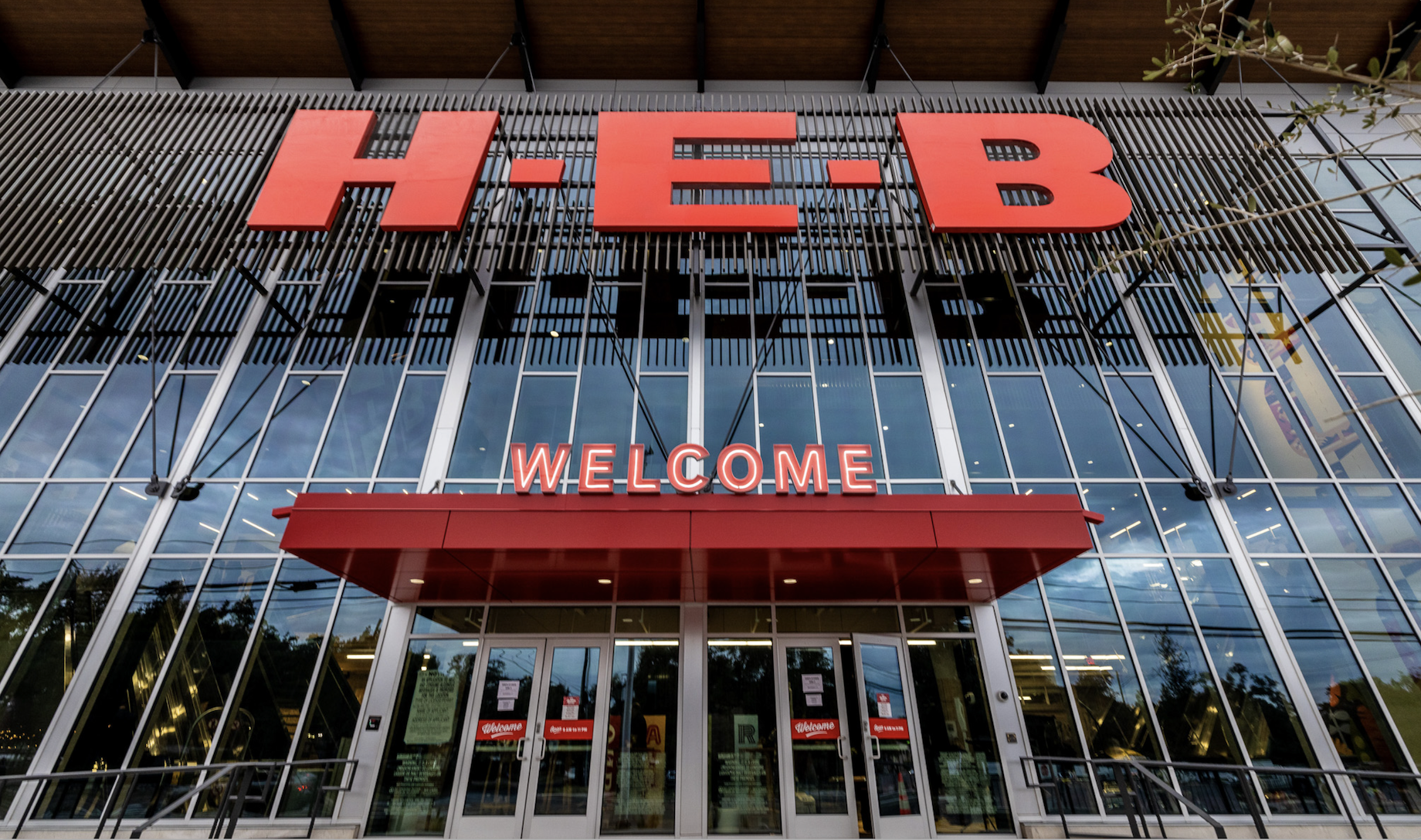 Texas grocery chain H-E-B is among Placer.ai’s 10 retail brands to watch this year.