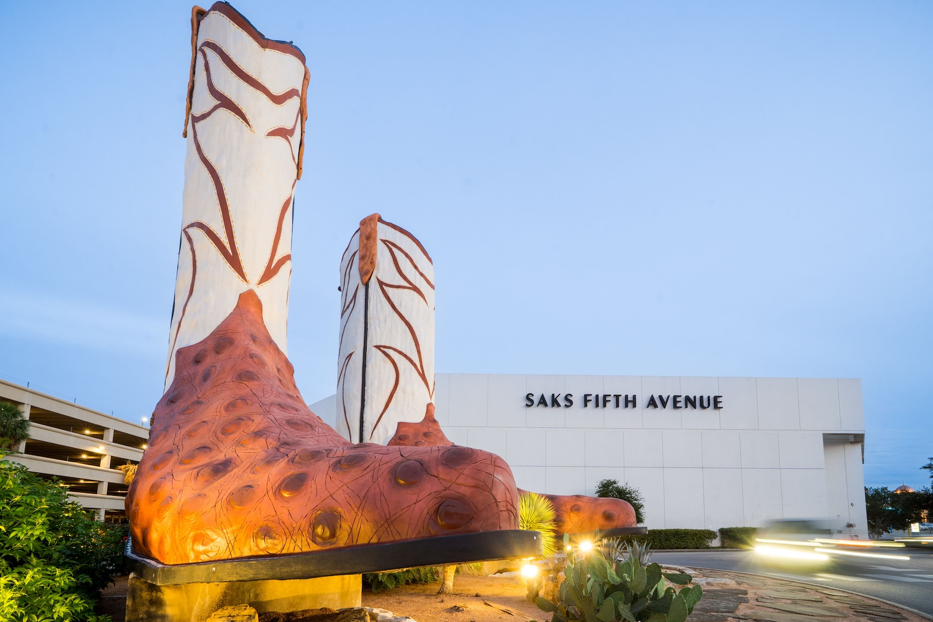Selfie-friendly giant cowboy boots add color to Brookfield Properties’ North Star Mall in San Antonio.