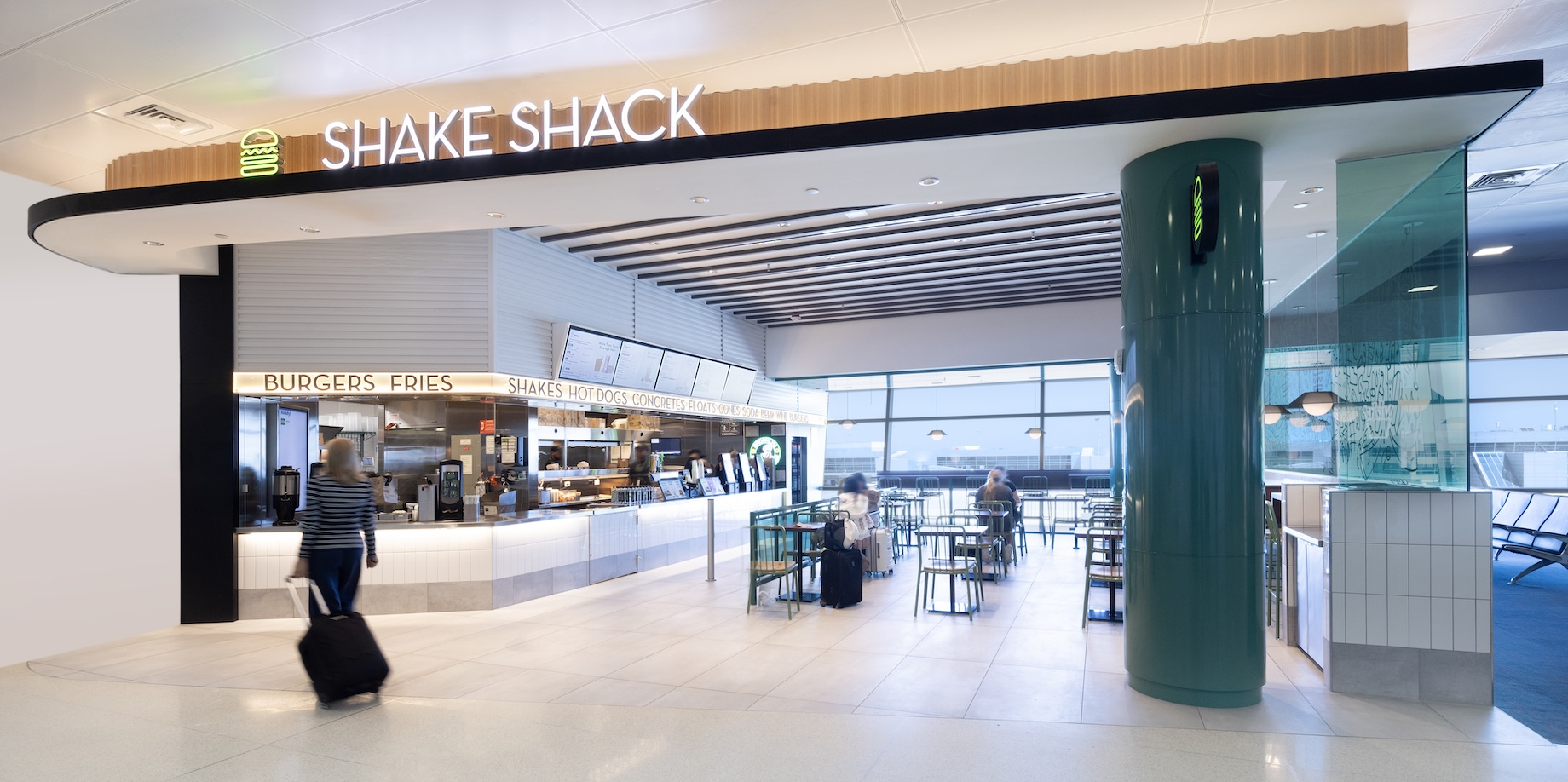 ASUR Airport’s Terminal 8 leasing team didn’t eliminate quick-service dining. Rather, it installed elevated options, such as 