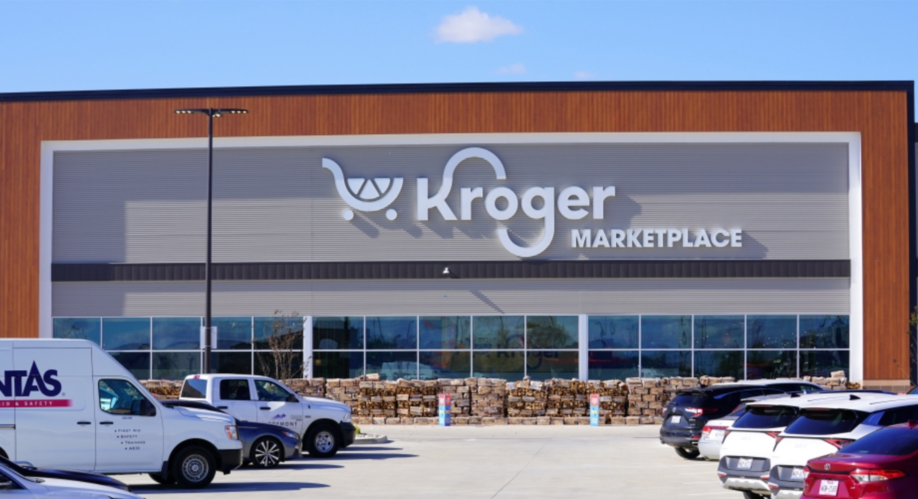This $40 million, 123,000-square-foot Kroger opened in October at Weitzman’s Bonds Ranch Marketplace in Fort Worth, Texas. Th