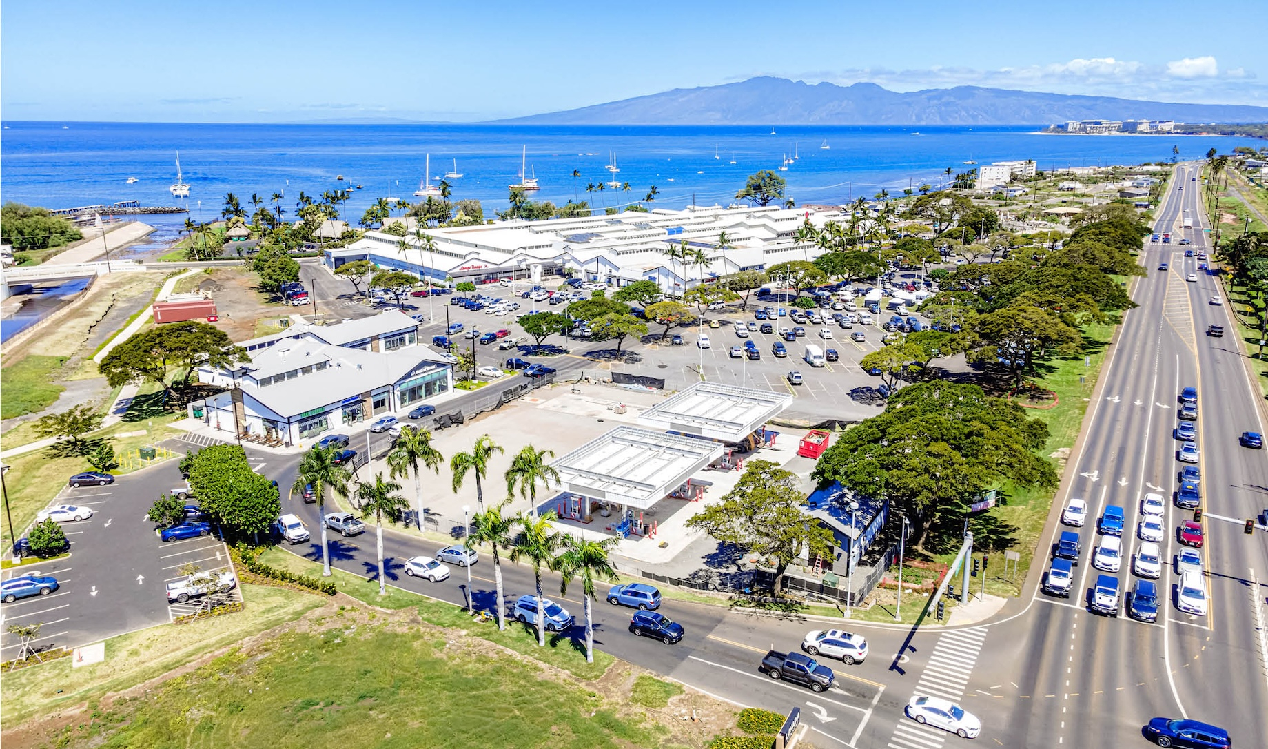 Lahaina Cannery spans 145,839 square feet.