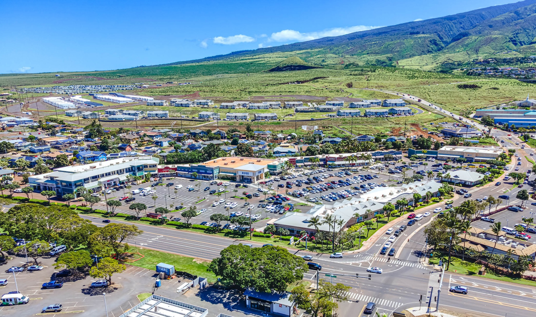 Lahaina Gateway encompasses 136,045 square feet.