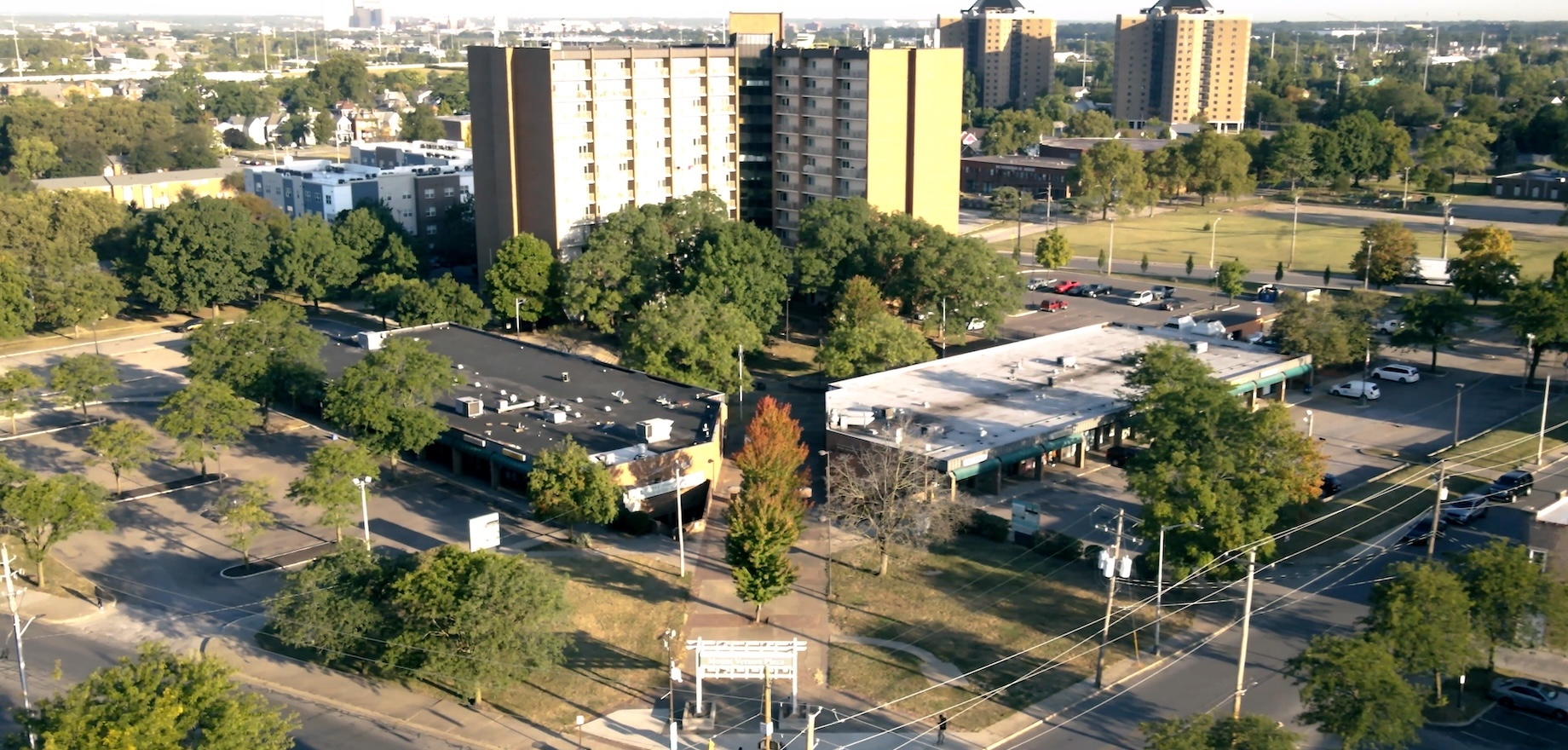 Built in 1978 as part of a major redevelopment effort on Columbus, Ohio’s Near East Side, Mount Vernon Plaza once served as a