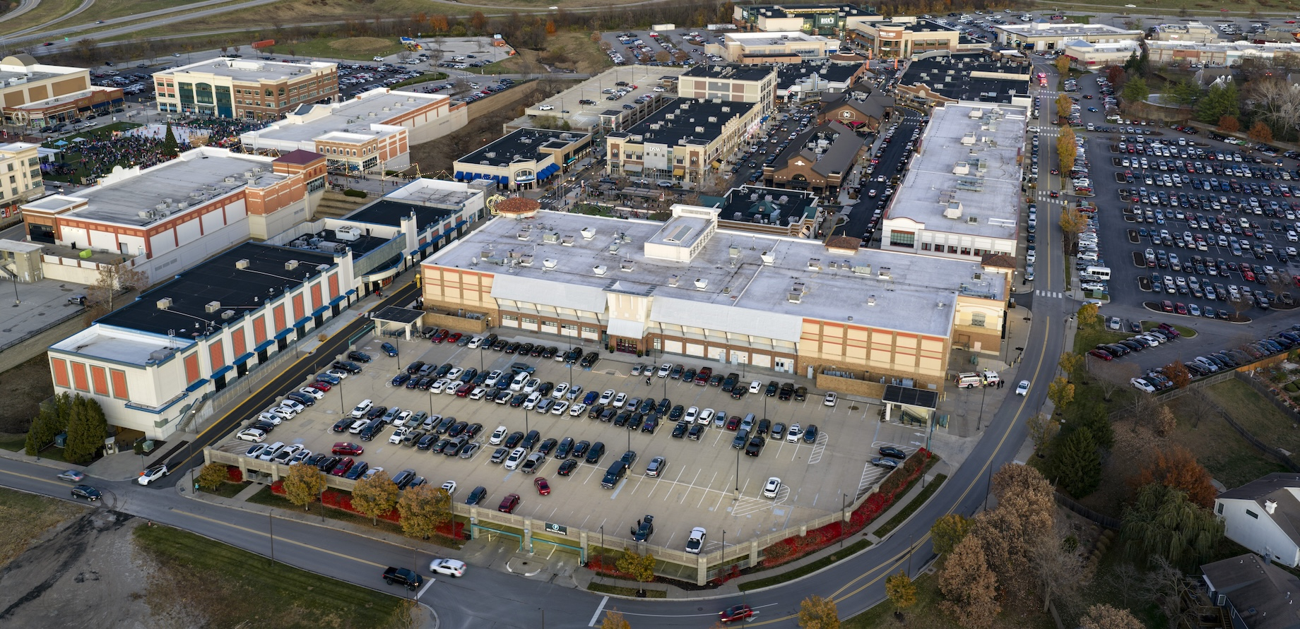 Zona Rosa’s tenants include Dick’s, Barnes & Noble, Old Navy, Burlington and DSW.