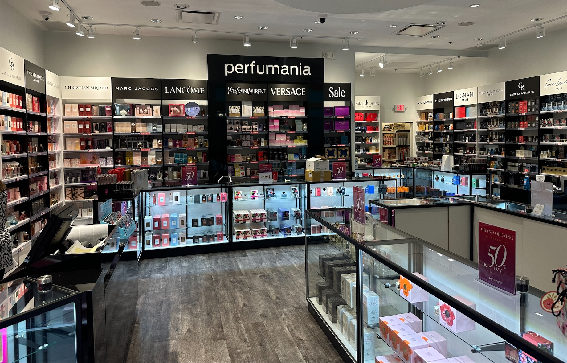 Located at outlets, lifestyle centers and enclosed malls, Perfumania gives shoppers ready access to dozens of prestige and sm