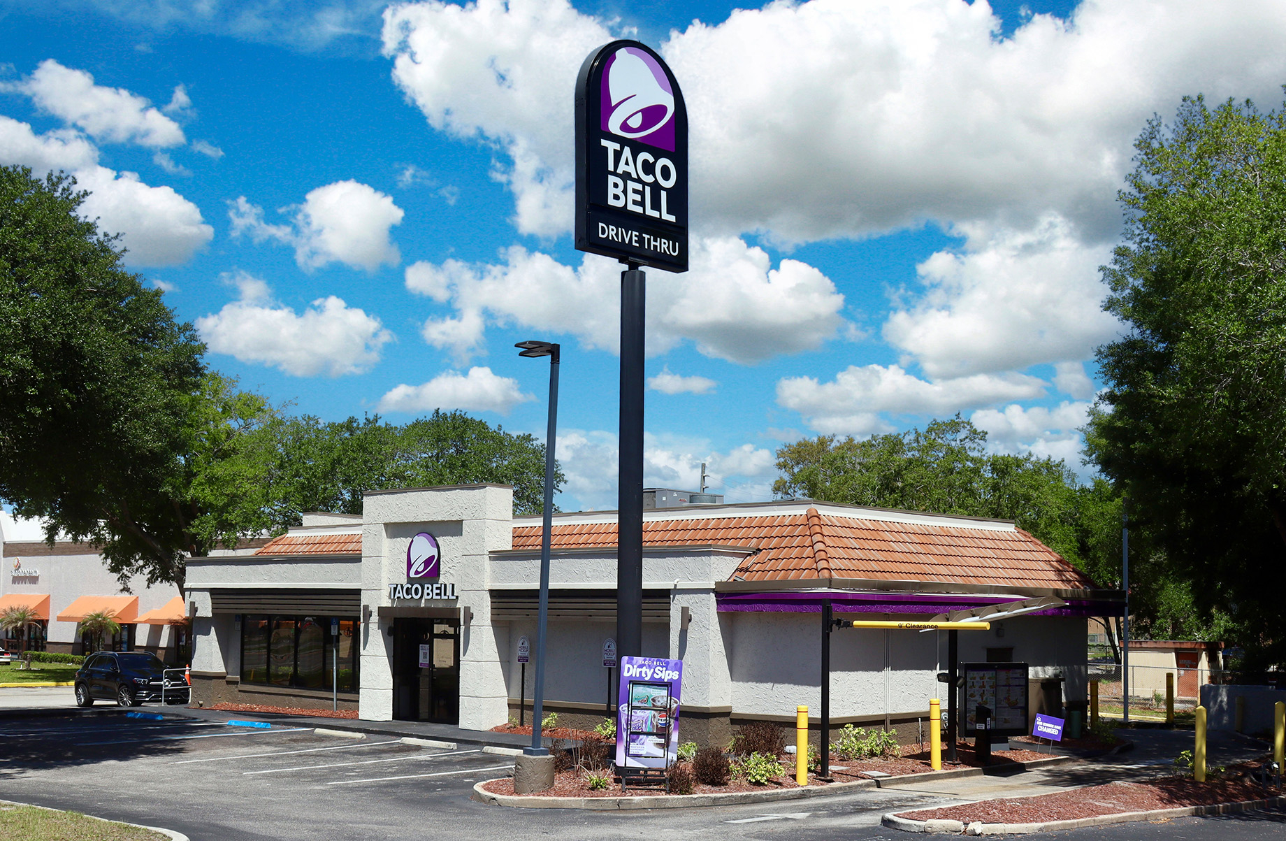 SRS Real Estate Partners this summer arranged the sale of a Taco Bell in Orlando, Florida, operated by a franchisee with mult