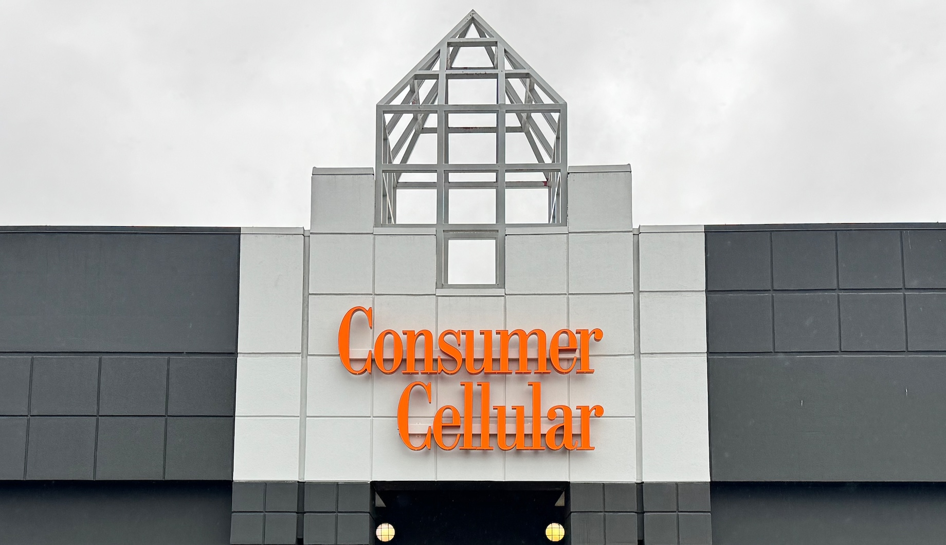 Consumer Cellular recently opened its 100th company-owned store, in Salem, Oregon.