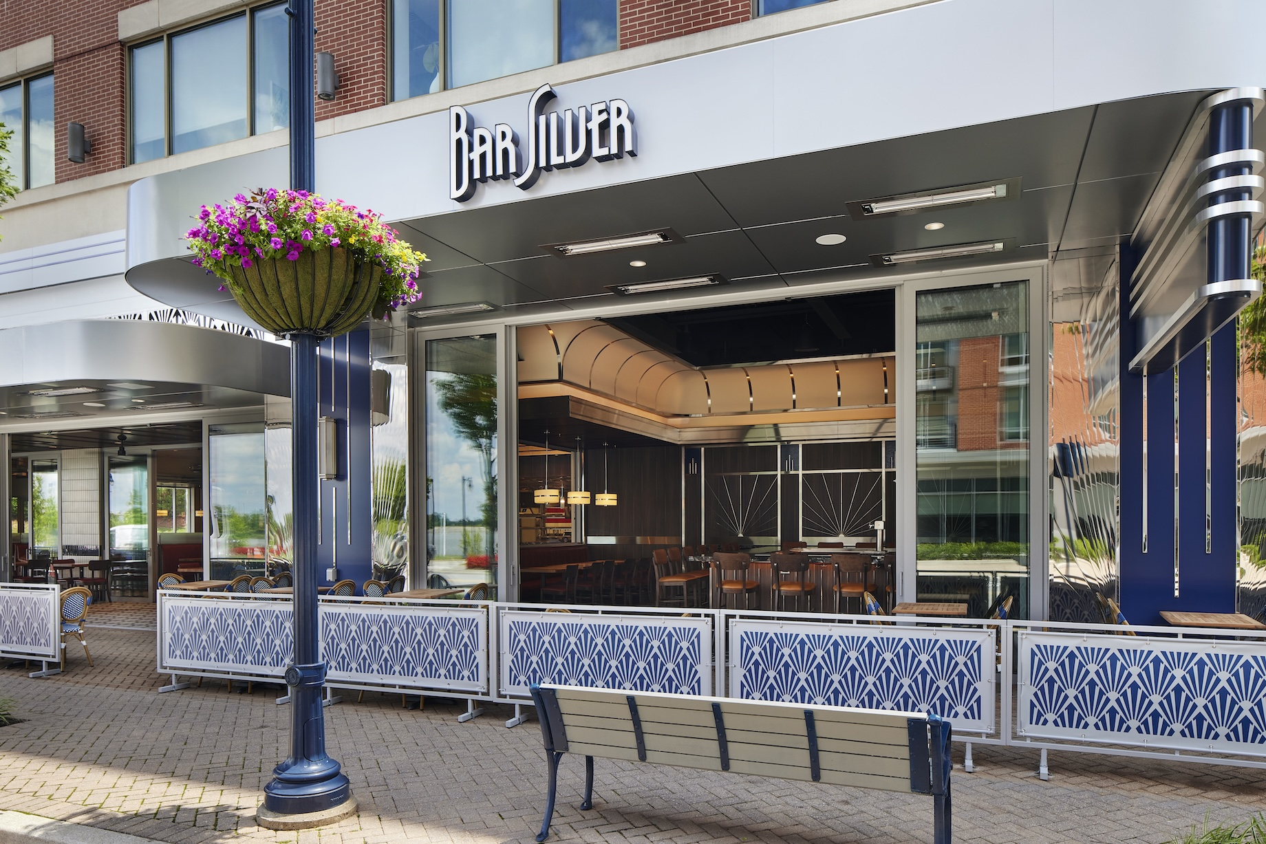 The Silver Diner National Harbor features the distinct Bar Silver area.