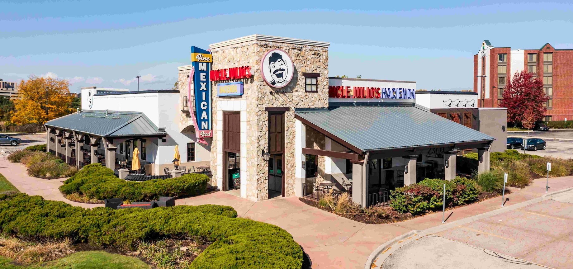 The Boulder Group recently represented the developer in the sale of a single-tenant Uncle Julio’s restaurant located in Lomba