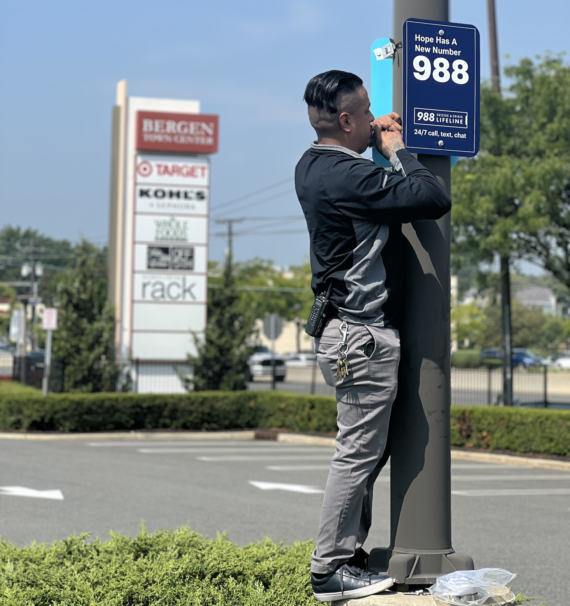 Installation of a Sign of Hope at Urban Edge Properties’ Bergen Town Center in Paramus, New Jersey