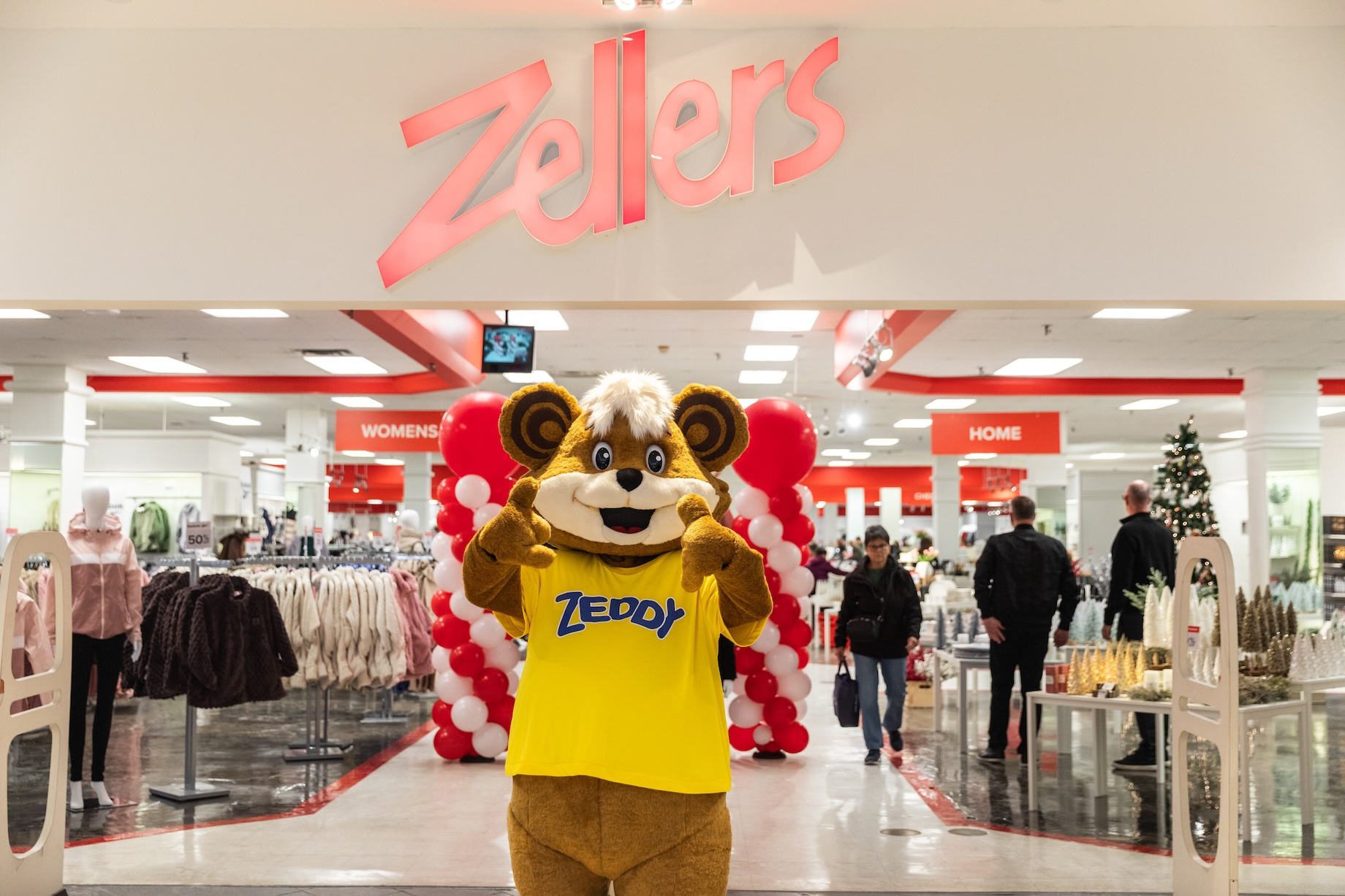 Resurrected retail brand Zellers plans to roll out its small-format department store concept in every major market in Canada.