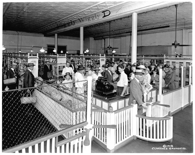 Clarence Saunders took this photo of one of his stores in 1918.
