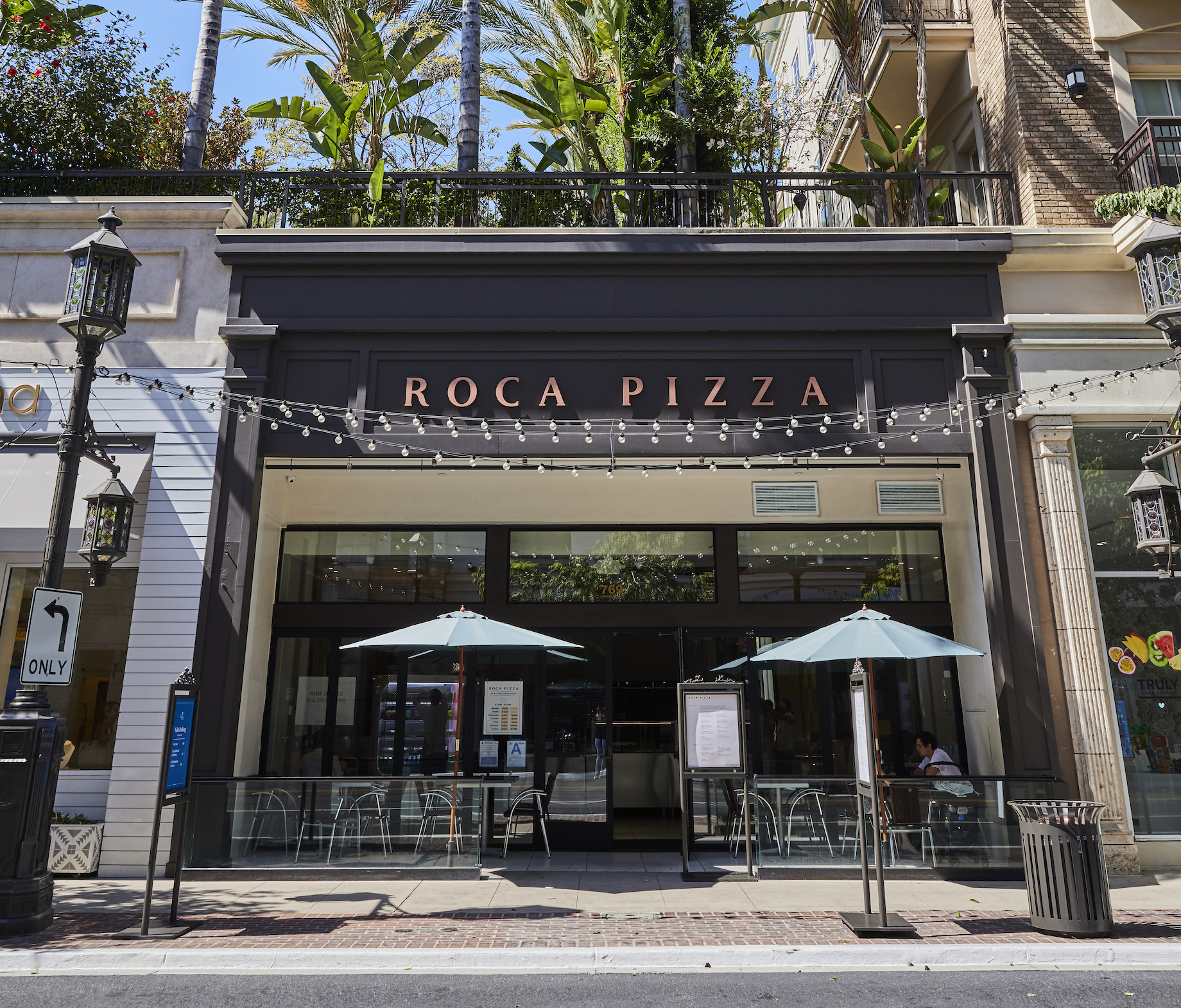 Roca Pizza's first location, at The Americana at Brand