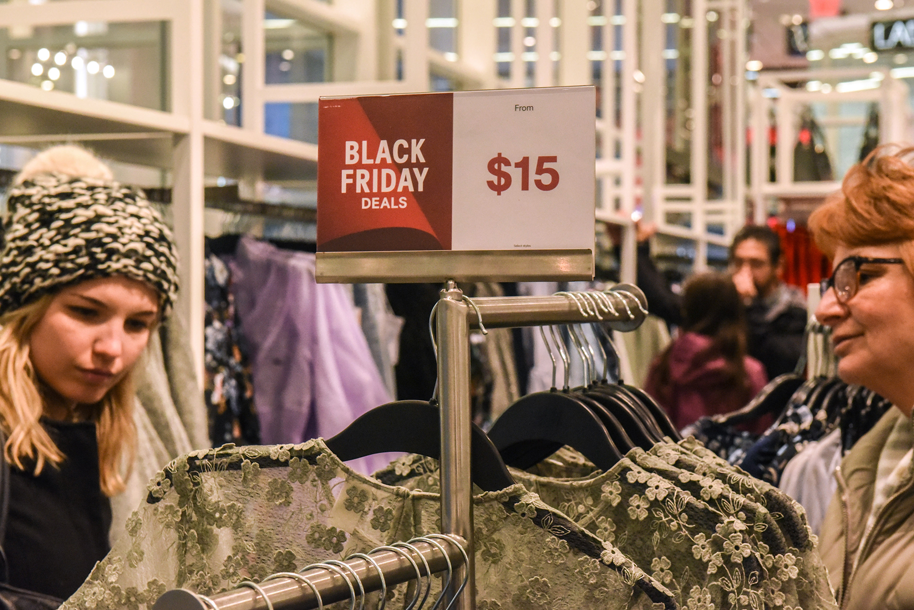 Some four-fifths of Thanksgiving weekend shoppers plan to shop in brick-and-mortar stores this year