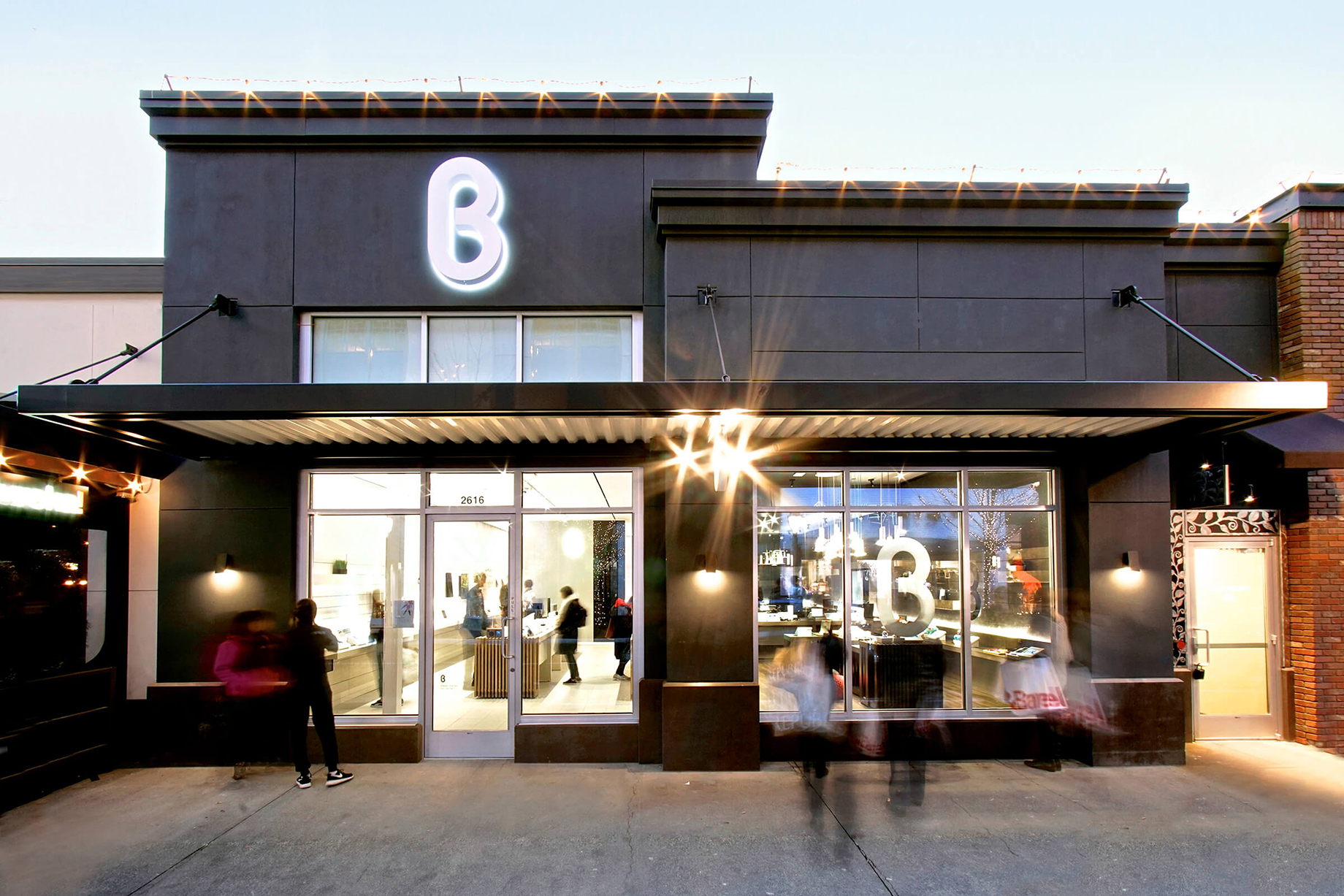 B8ta's Seattle storefront