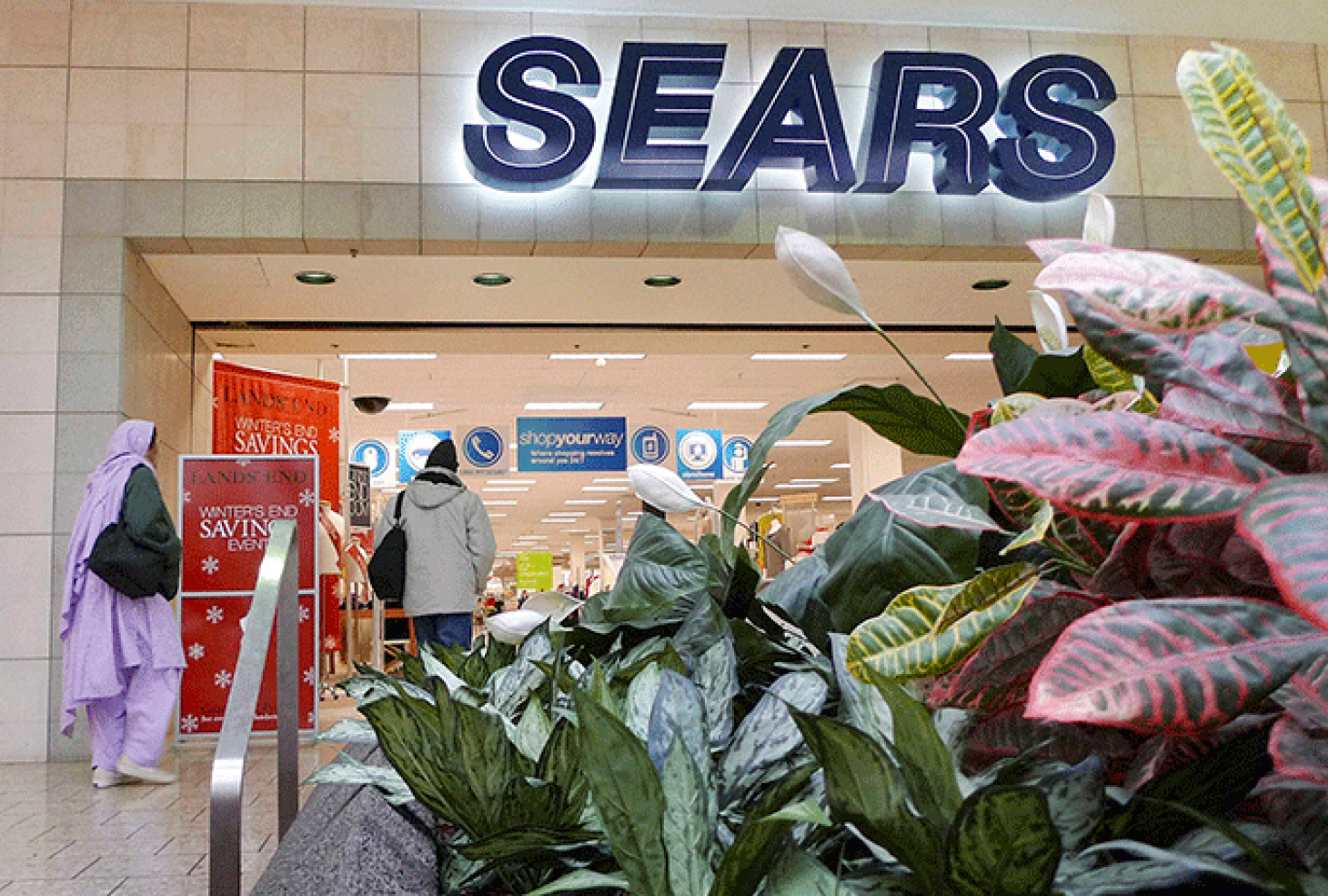 As sales tumble, Sears decides to sell more stores ICSC